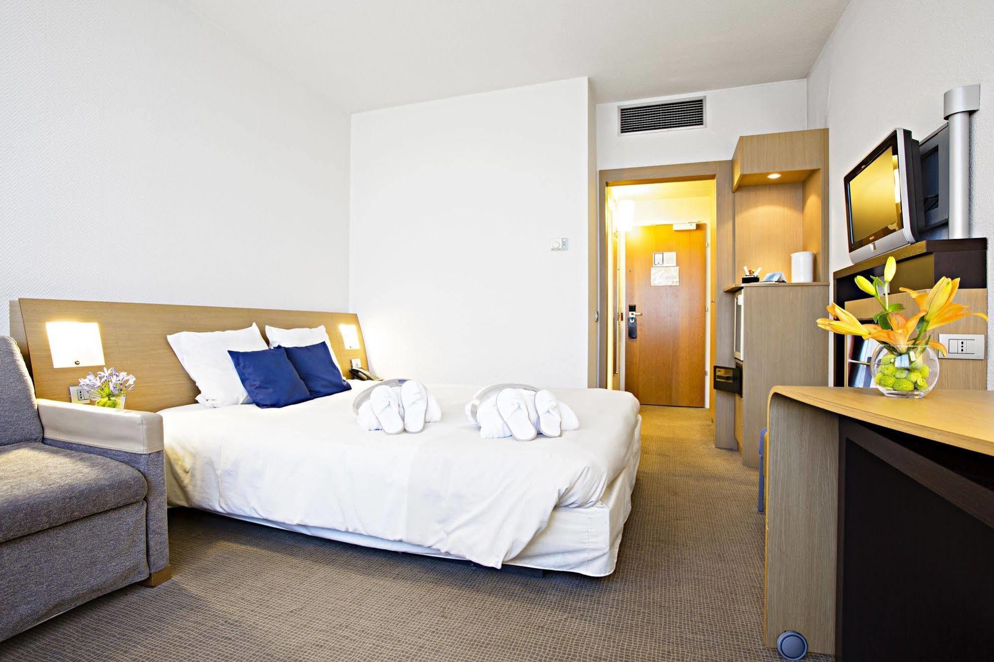 Novotel Genova City Exterior photo